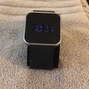 1:Face Men’s Black Watch